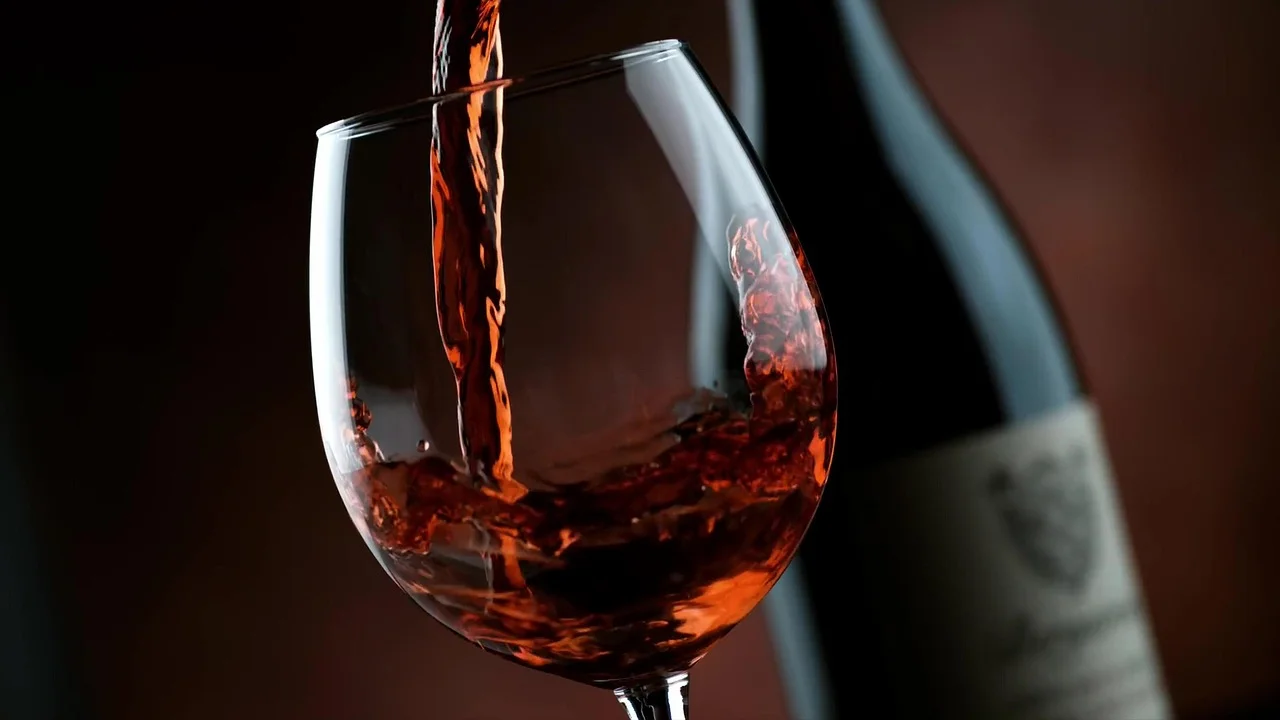 Quel vin pour séduire un homme : secrets et suggestions inattendues